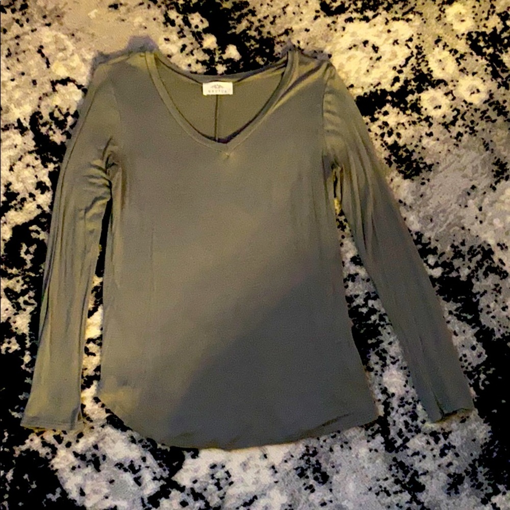 Long Sleeve Tee Size S
